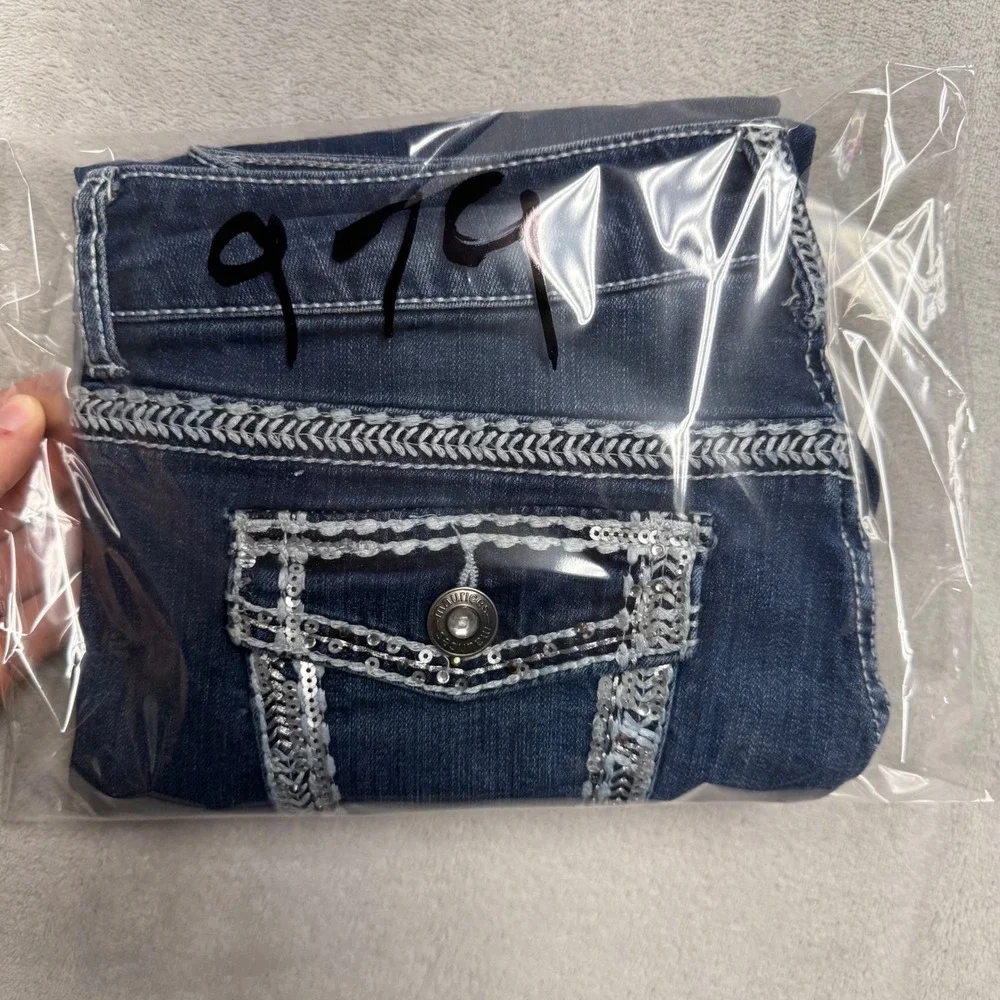 Maurices Womens Dark Wash Embellished Cropped Jeans Size 1/2‎ Contrast Stitch
